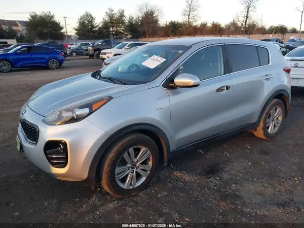 KNDPMCAC8H7238890 2017 KIA SPORTAGE - Image 2