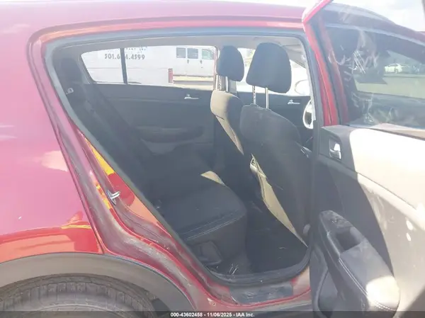 KNDPMCAC8H7245757 2017 KIA SPORTAGE - Image 8