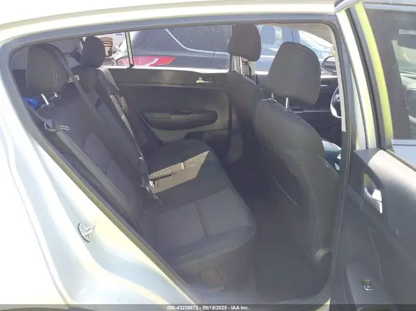KNDPMCAC8H7250358 2017 KIA SPORTAGE - Image 8