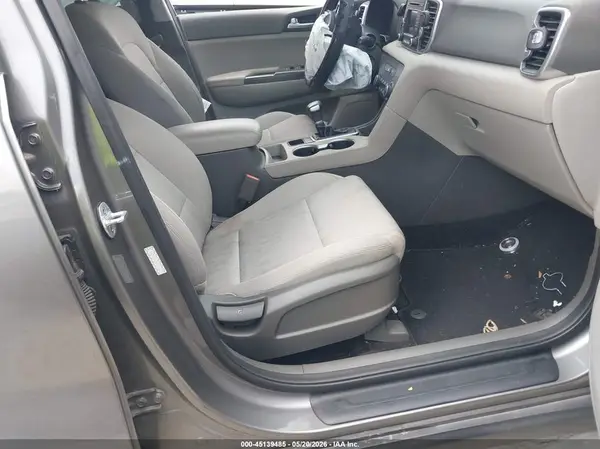 KNDPMCAC8H7261375 2017 KIA SPORTAGE - Image 8