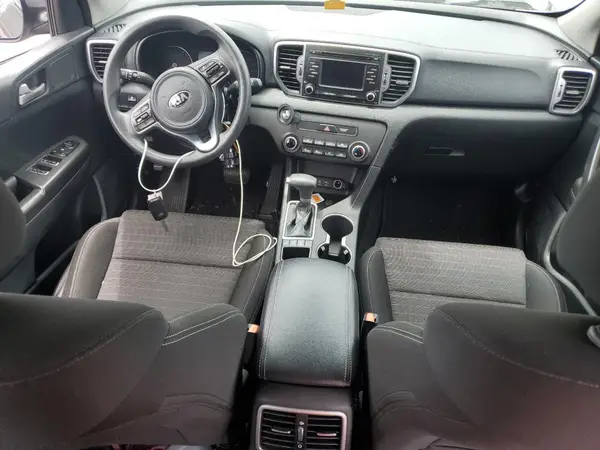 KNDPMCAC8J7307373 2018 KIA SPORTAGE - Image 8