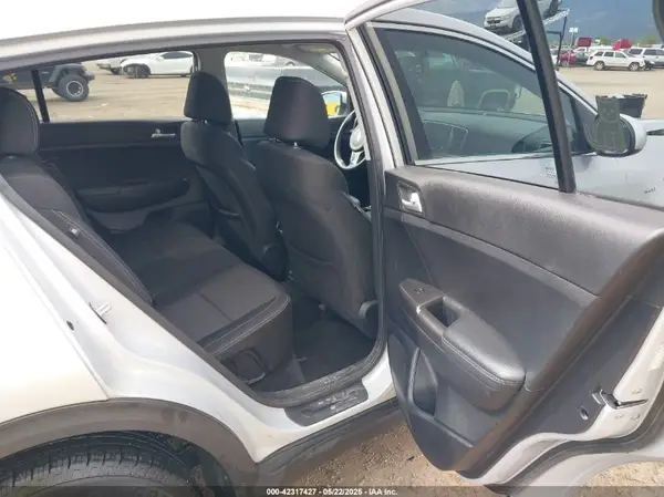 KNDPMCAC8J7318955 2018 KIA SPORTAGE - Image 8