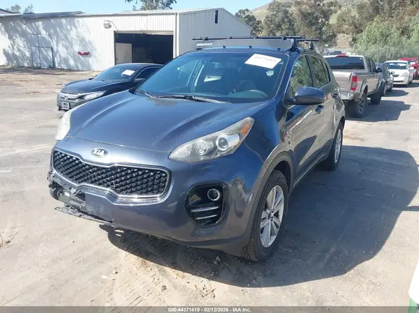 KNDPMCAC8J7331964 2018 KIA SPORTAGE - Image 2