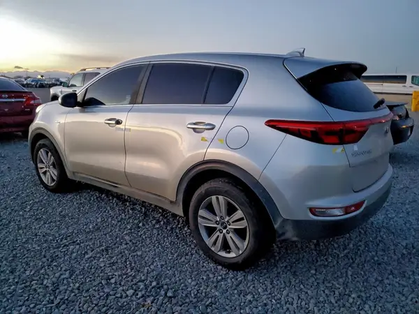 KNDPMCAC8J7335500 2018 KIA SPORTAGE - Image 2