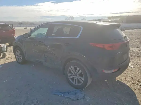 KNDPMCAC8J7339627 2018 KIA SPORTAGE - Image 2