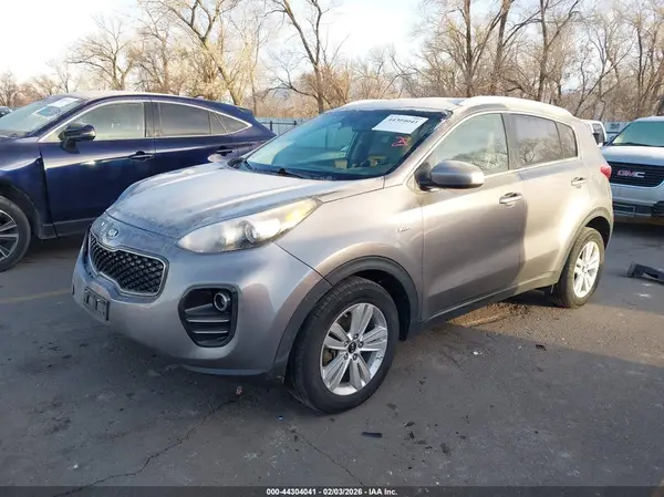 KNDPMCAC8J7354418 2018 KIA SPORTAGE - Image 2