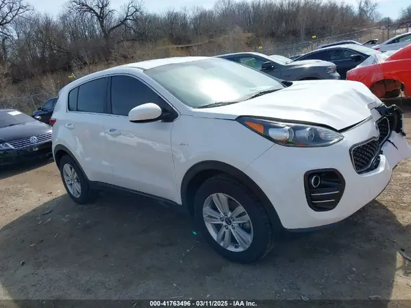 KNDPMCAC8J7372403 2018 KIA SPORTAGE - Image 1