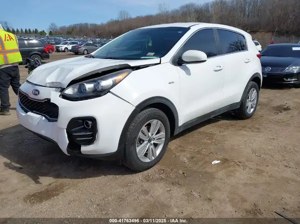 KNDPMCAC8J7372403 2018 KIA SPORTAGE - Image 2