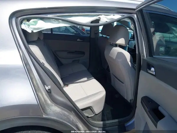 KNDPMCAC8J7373891 2018 KIA SPORTAGE - Image 8