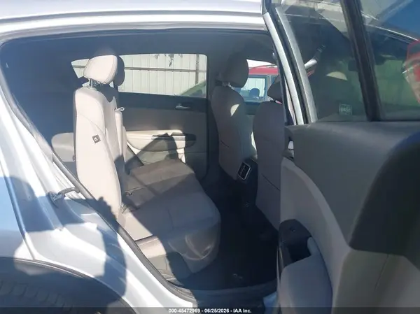 KNDPMCAC8J7378296 2018 KIA SPORTAGE - Image 8