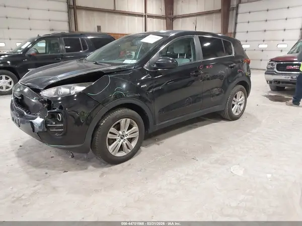 KNDPMCAC8J7378833 2018 KIA SPORTAGE - Image 2