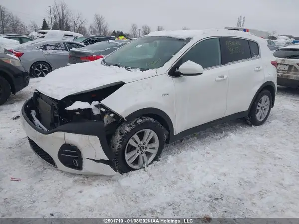 KNDPMCAC8J7388231 2018 KIA SPORTAGE - Image 2