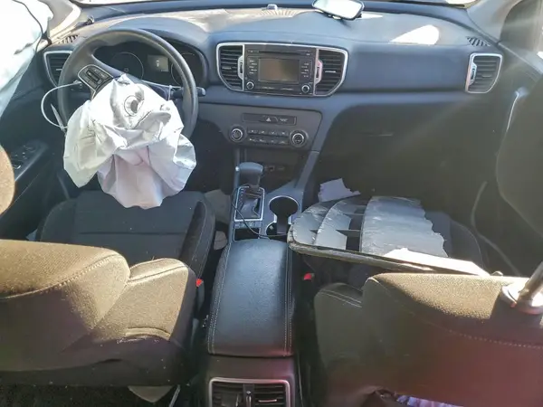 KNDPMCAC8J7391923 2018 KIA SPORTAGE - Image 8