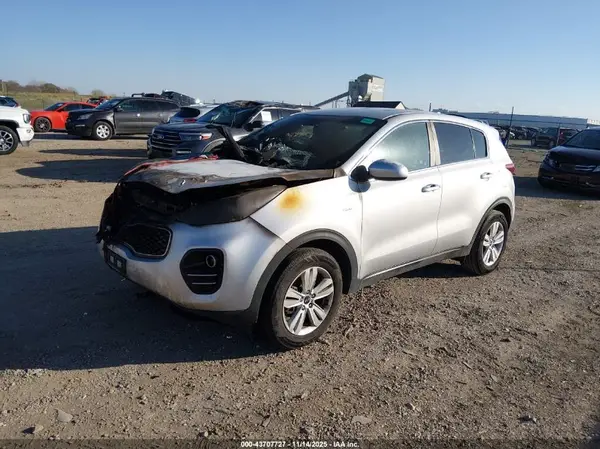 KNDPMCAC8J7411880 2018 KIA SPORTAGE - Image 2