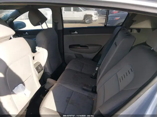 KNDPMCAC8J7411880 2018 KIA SPORTAGE - Image 8