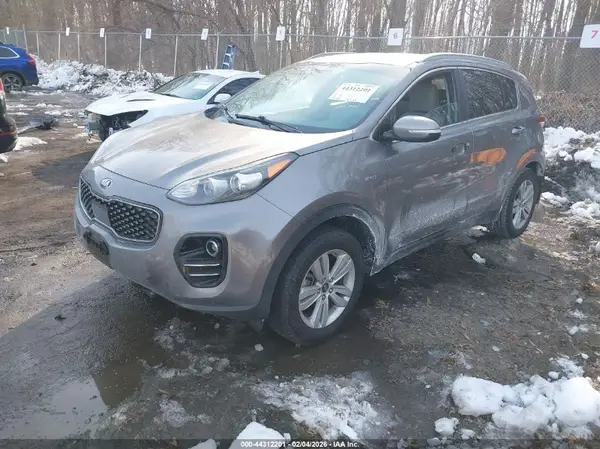 KNDPMCAC8J7414102 2018 KIA SPORTAGE - Image 2