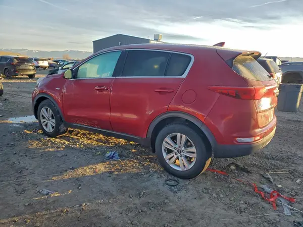 KNDPMCAC8J7415685 2018 KIA SPORTAGE - Image 2