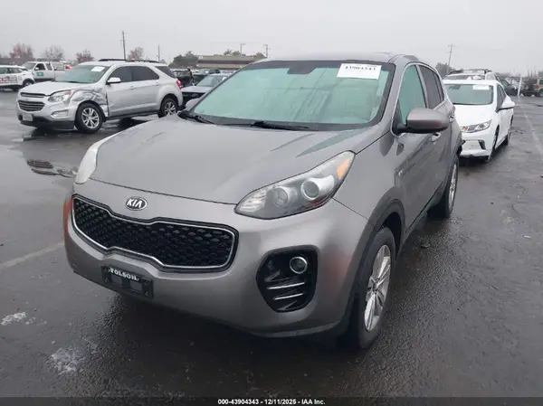KNDPMCAC8J7417100 2018 KIA SPORTAGE - Image 2