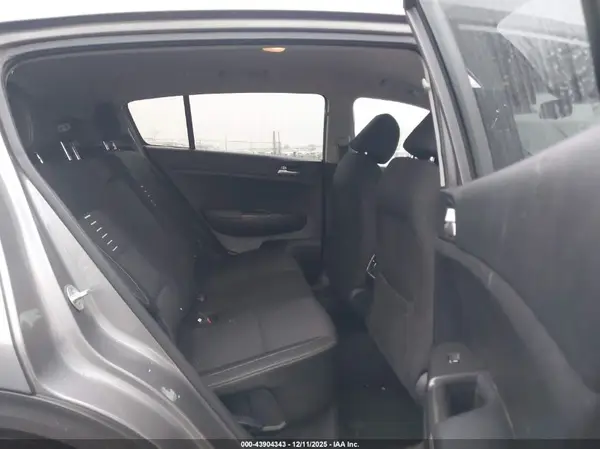 KNDPMCAC8J7417100 2018 KIA SPORTAGE - Image 8