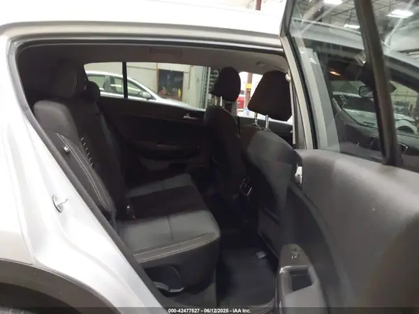 KNDPMCAC8J7431918 2018 KIA SPORTAGE - Image 8