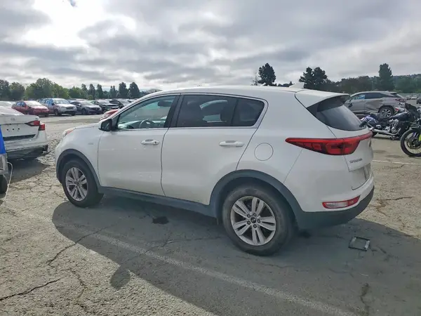 KNDPMCAC8J7444474 2018 KIA SPORTAGE - Image 2