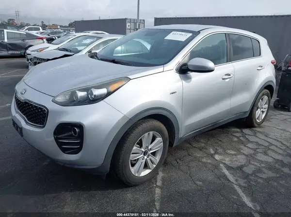 KNDPMCAC8J7444796 2018 KIA SPORTAGE - Image 2