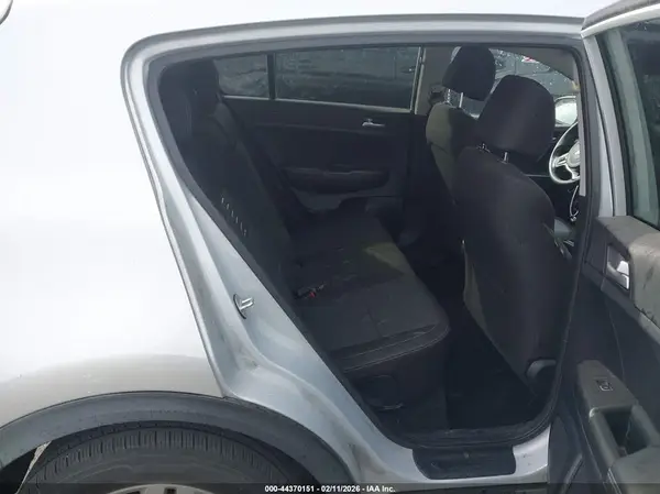 KNDPMCAC8J7444796 2018 KIA SPORTAGE - Image 8