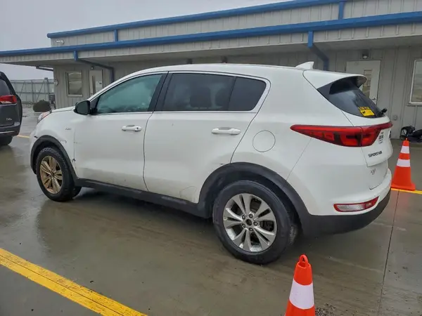 KNDPMCAC8J7464675 2018 KIA SPORTAGE - Image 2