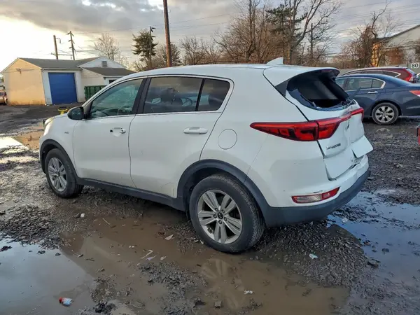 KNDPMCAC8J7484327 2018 KIA SPORTAGE - Image 2