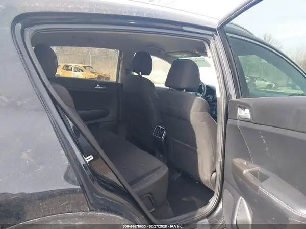 KNDPMCAC8K7604015 2019 KIA SPORTAGE - Image 8