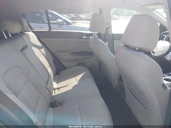KNDPMCAC8K7608257 2019 KIA SPORTAGE - Image 8