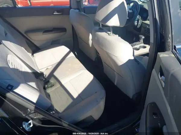 KNDPMCAC8K7614253 2019 KIA SPORTAGE - Image 8