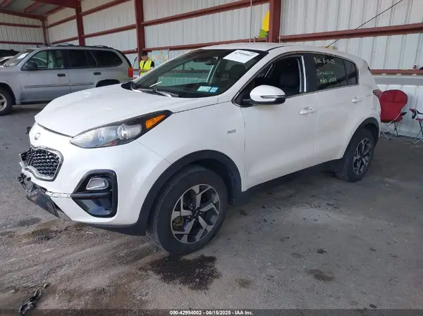 KNDPMCAC8M7904527 2021 KIA SPORTAGE - Image 2