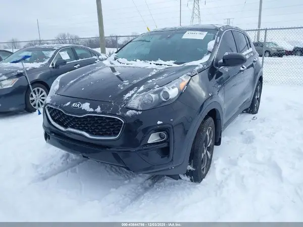 KNDPMCAC8N7953292 2022 KIA SPORTAGE - Image 2