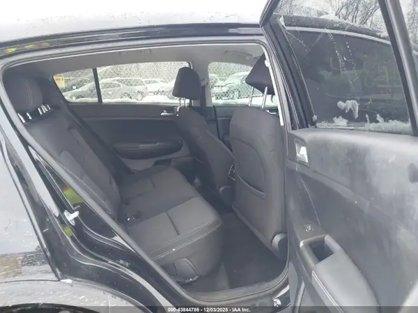 KNDPMCAC8N7953292 2022 KIA SPORTAGE - Image 8