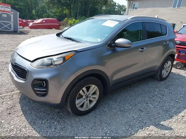 KNDPMCAC9H7032073 2017 KIA SPORTAGE - Image 2