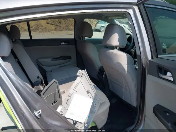 KNDPMCAC9H7032073 2017 KIA SPORTAGE - Image 8