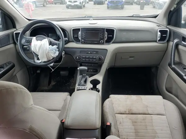 KNDPMCAC9H7033725 2017 KIA SPORTAGE - Image 8