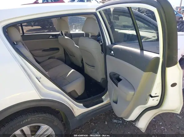 KNDPMCAC9H7039959 2017 KIA SPORTAGE - Image 8