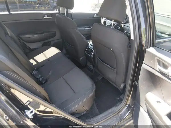 KNDPMCAC9H7040321 2017 KIA SPORTAGE - Image 8
