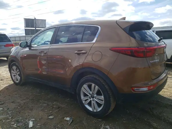 KNDPMCAC9H7041095 2017 KIA SPORTAGE - Image 2