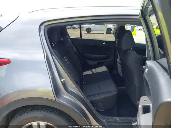 KNDPMCAC9H7054980 2017 KIA SPORTAGE - Image 8