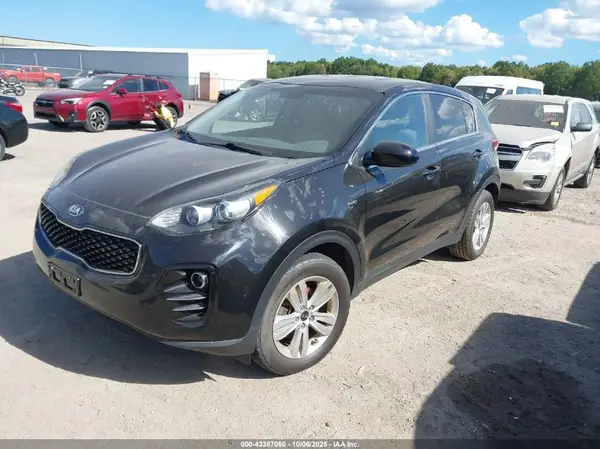 KNDPMCAC9H7055904 2017 KIA SPORTAGE - Image 2