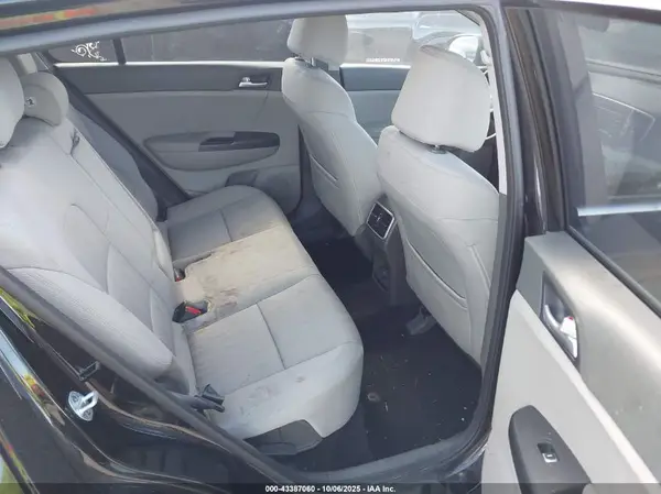KNDPMCAC9H7055904 2017 KIA SPORTAGE - Image 8