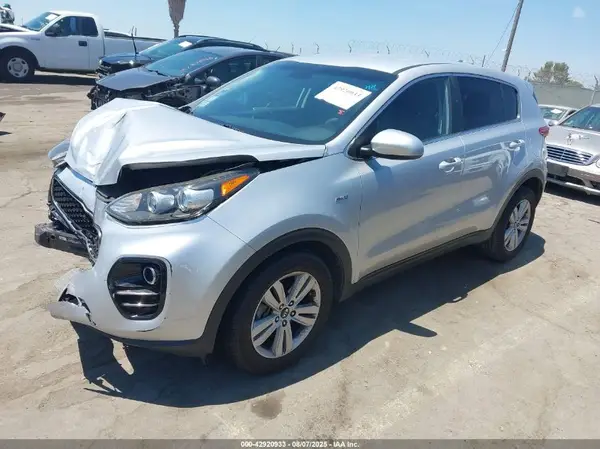 KNDPMCAC9H7063873 2017 KIA SPORTAGE - Image 2