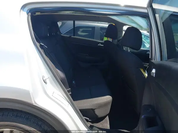 KNDPMCAC9H7063873 2017 KIA SPORTAGE - Image 8