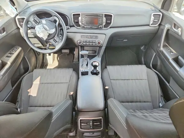 KNDPMCAC9H7064635 2017 KIA SPORTAGE - Image 8