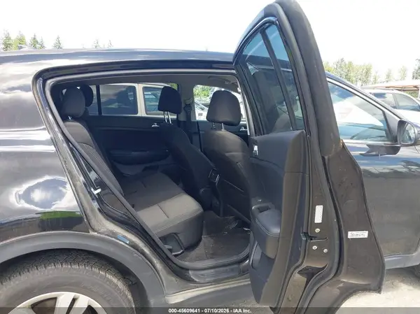 KNDPMCAC9H7066305 2017 KIA SPORTAGE - Image 8