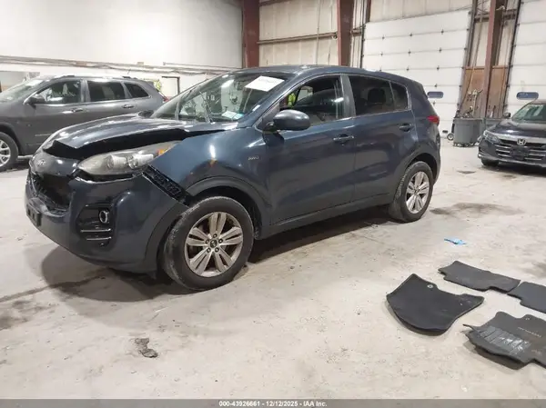 KNDPMCAC9H7101862 2017 KIA SPORTAGE - Image 2
