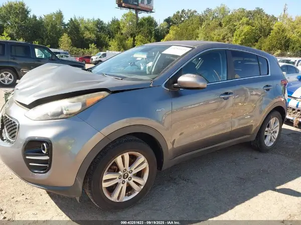 KNDPMCAC9H7121710 2017 KIA SPORTAGE - Image 2